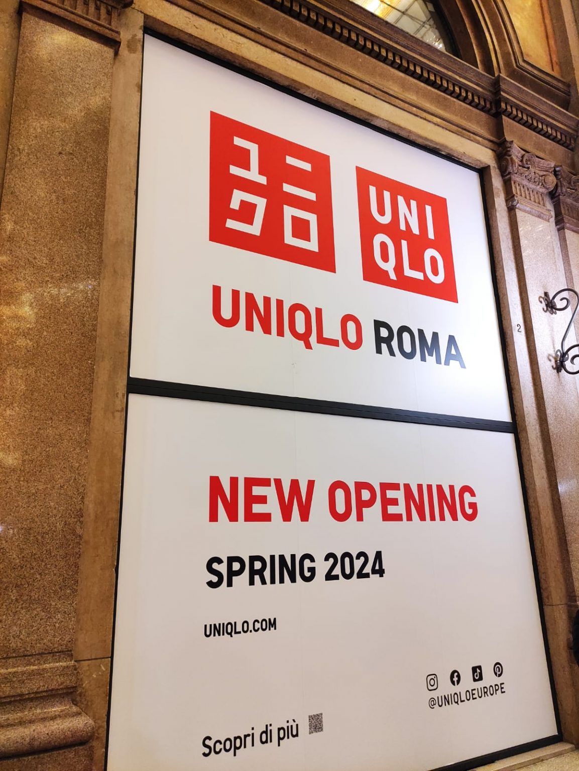 Uniqlo apre a Roma la curiosità sull errore del nome che in pochi