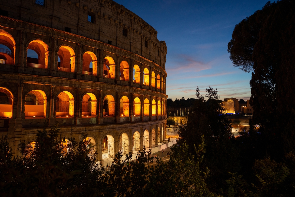 Colosseo notte sera