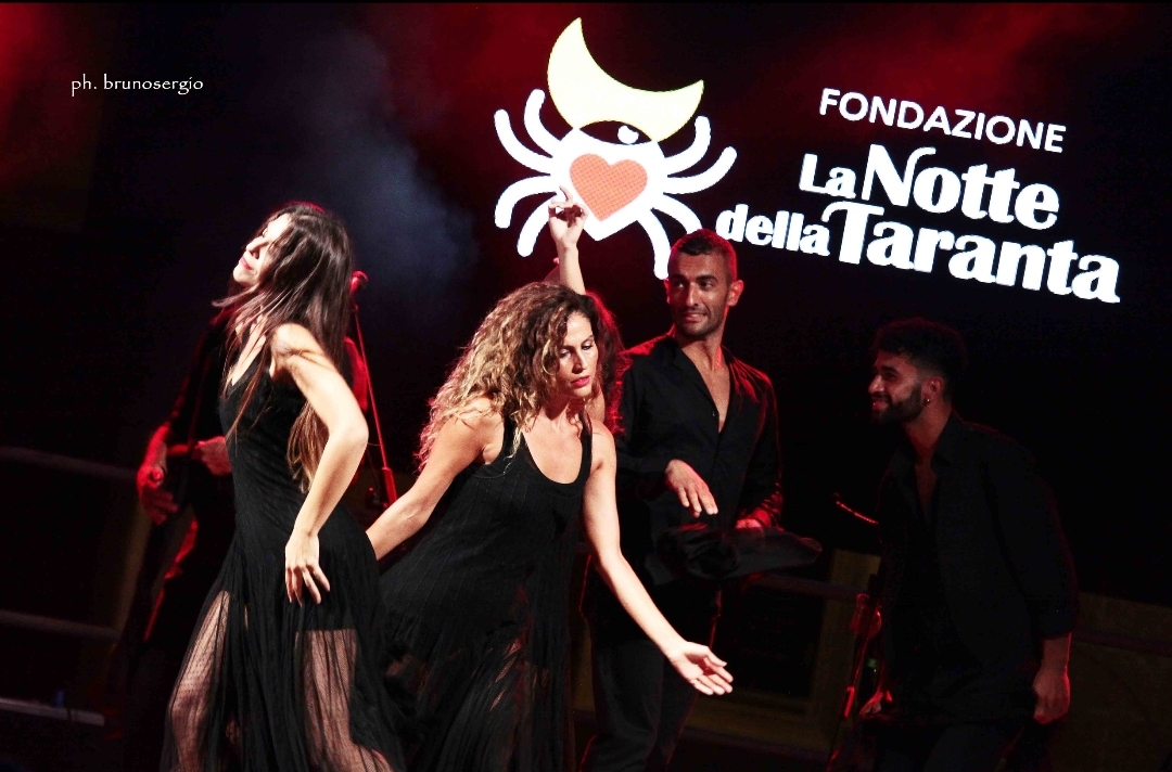 Dal 3 al 22 agosto il Festival itinerante La Notte della Taranta propone 50 appuntamenti tra musica e tradizioni nel segno della 'responsabilità'.